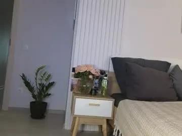 evi_woow — GOAL: tease panties [289 tokens remaining] Welcome to my room! Good morning for rich and sexy people  #feet #brunette #new #cute #young