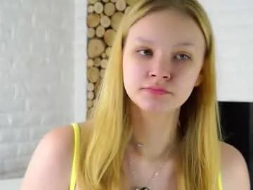laurendarou — Hi hi I'm Ellie   GOAL: take off sweatshirt   | I want to reach 25 thumbs up  #new #18 #teen #shy #young [30 tokens remaining]
