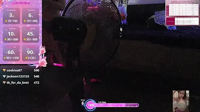 Freechat Blondiewithanass on StripChat