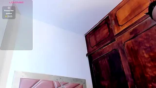 StripChat Coral_w10 is Freechat Coral_w10 — PLAYING WITH FINGERS IN THE PUSSY