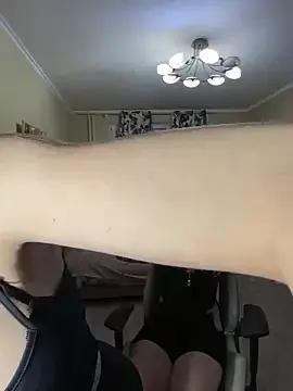 StripChat girls_n_roses is Freechat girls_n_roses — Kiss her juicy lips