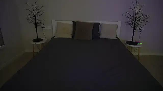 Freechat IvyLaurent on StripChat