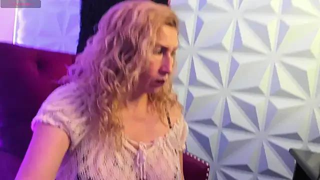 LilyQueen_cg on StripChat 