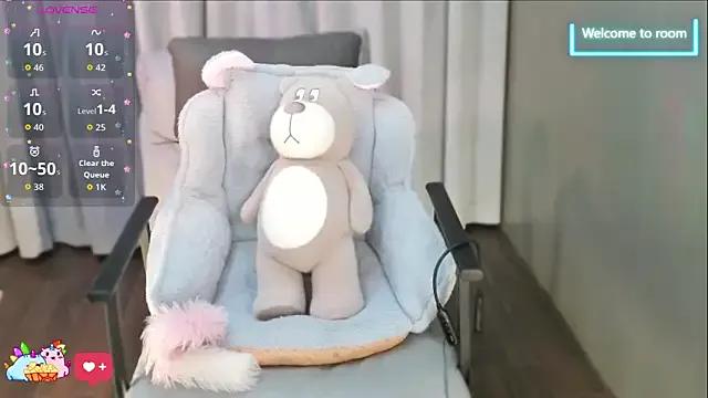 LINLIN-2025 on StripChat 