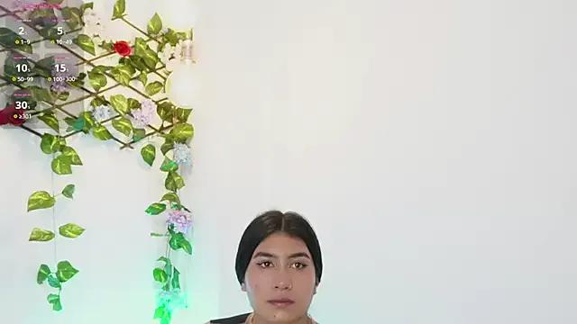 Freechat saraBow on StripChat