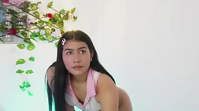 Freechat saraBow on StripChat