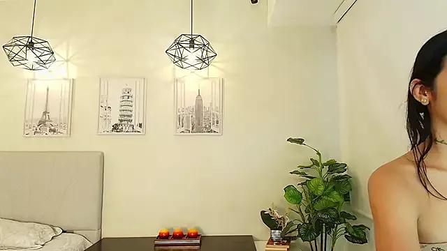 Freechat Sassy--Girl on StripChat