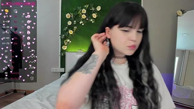 SelenaCute on StripChat 