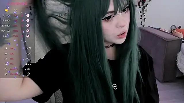 SelenaCute on StripChat 