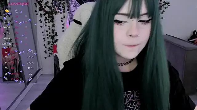 SelenaCute on StripChat 