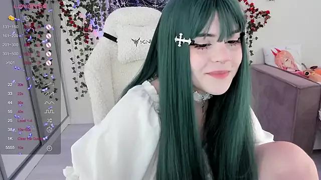 SelenaCute on StripChat 