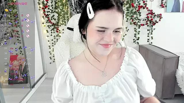 SelenaCute on StripChat 