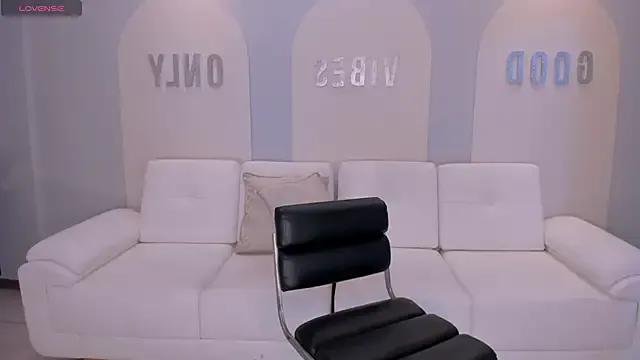 SunnyRivers on StripChat 