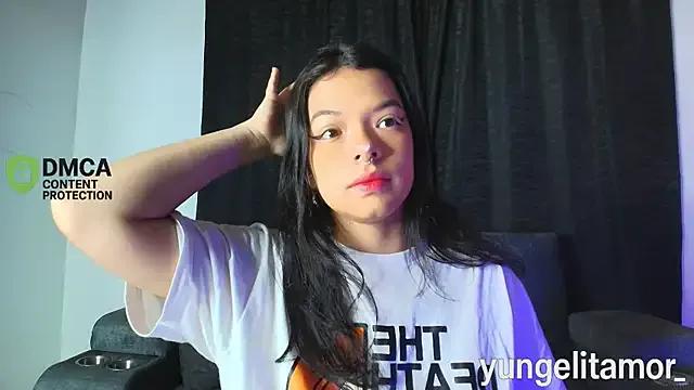 Freechat yungelitamor_ on StripChat